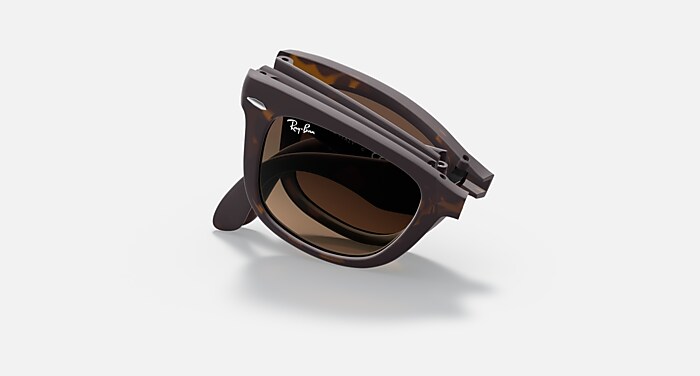 Ray-Ban Folding Wayfarer ブラウン WAYFARER FOLDING CLASSIC Sunglasses in Light Havana and