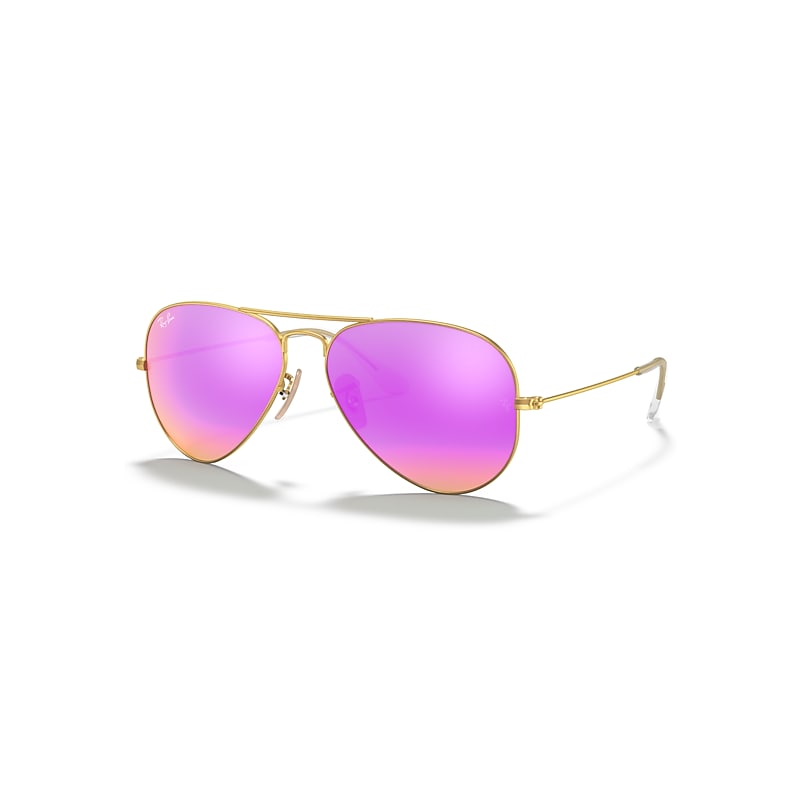 Óculos de Sol Ray-Ban estilo aviator.