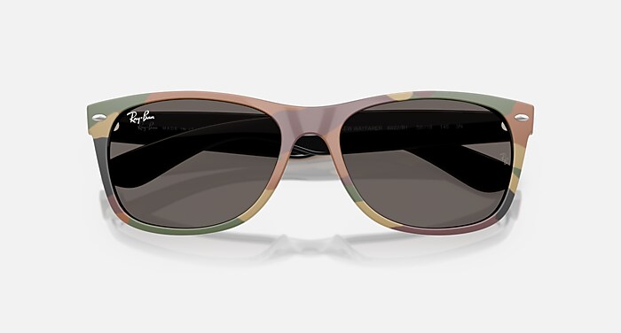 Sunglasses in NEW WAYFARER CLASSIC and Czerń i zielony