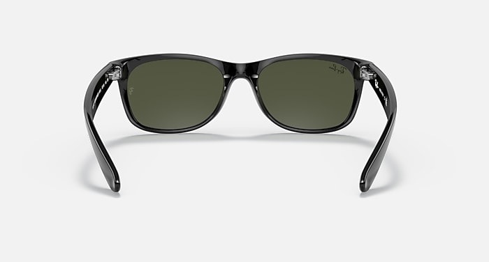 Ray-Ban Sunglasses New Wayfarer Classic Black Frame Green Lenses