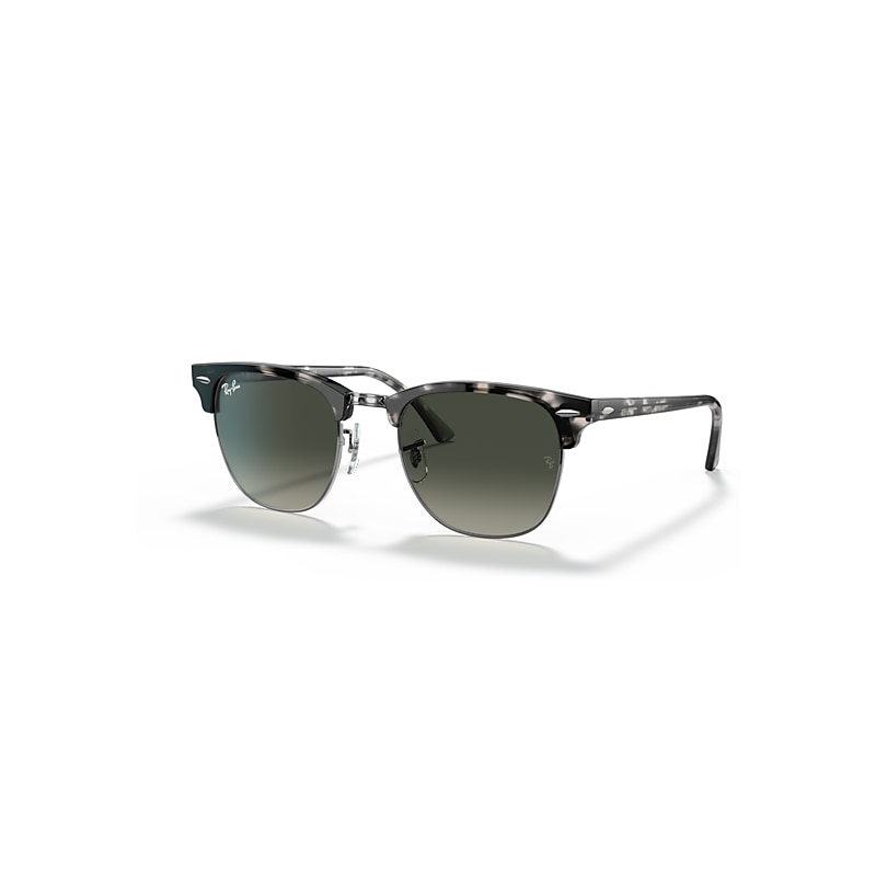 Óculos de Sol Ray-Ban linha Clubmaster.