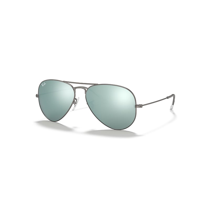 Óculos de Sol Ray-Ban estilo aviator.