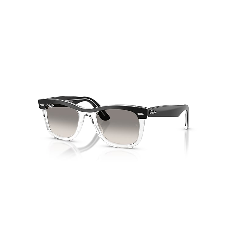 Óculos de Sol Ray-Ban estilo wayfarer.