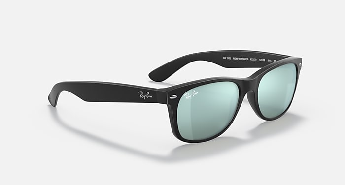 Les lunettes de soleil NEW WAYFARER FLASH en Caoutchouc noir et