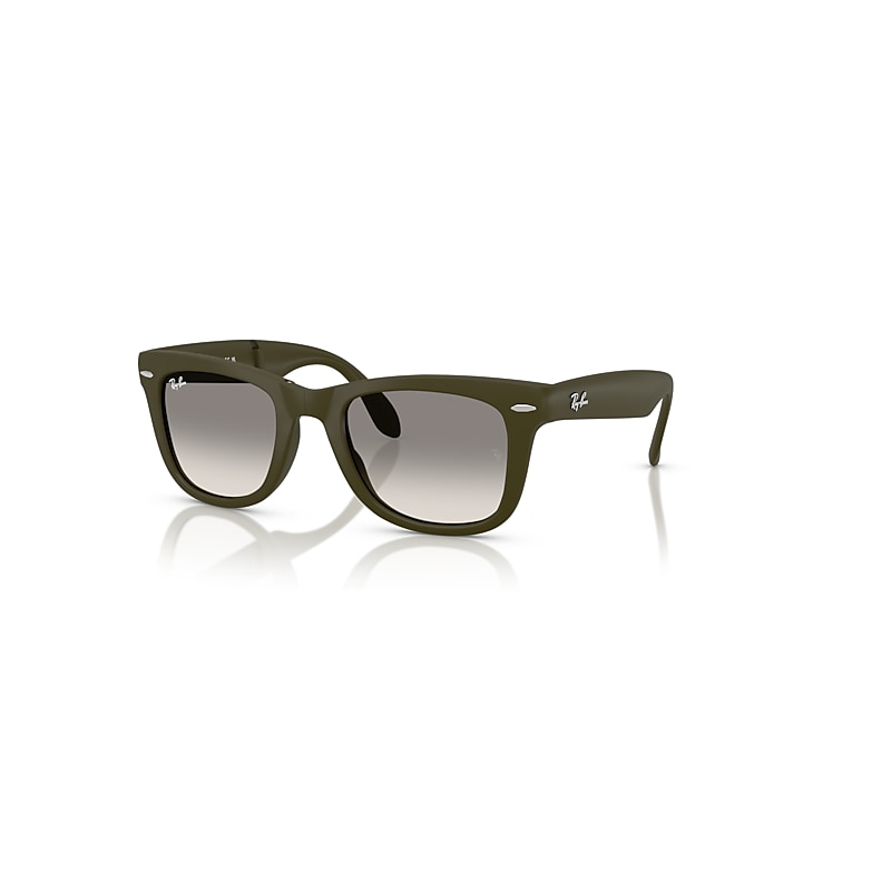 Óculos de Sol Ray-Ban estilo wayfarer.