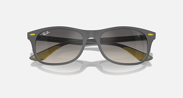 Ray-Ban Scuderia Ferrari サングラス rb-4297-m RB4297M SCUDERIA FERRARI COLLECTION Sunglasses in Dark Blue