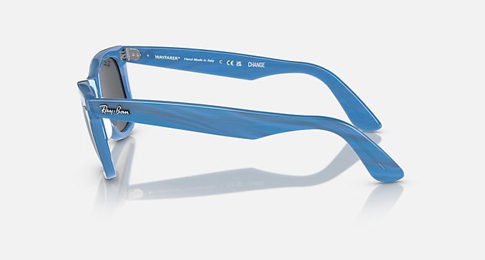 Les lunettes de soleil ORIGINAL WAYFARER CHANGE en Photo bleu rayé