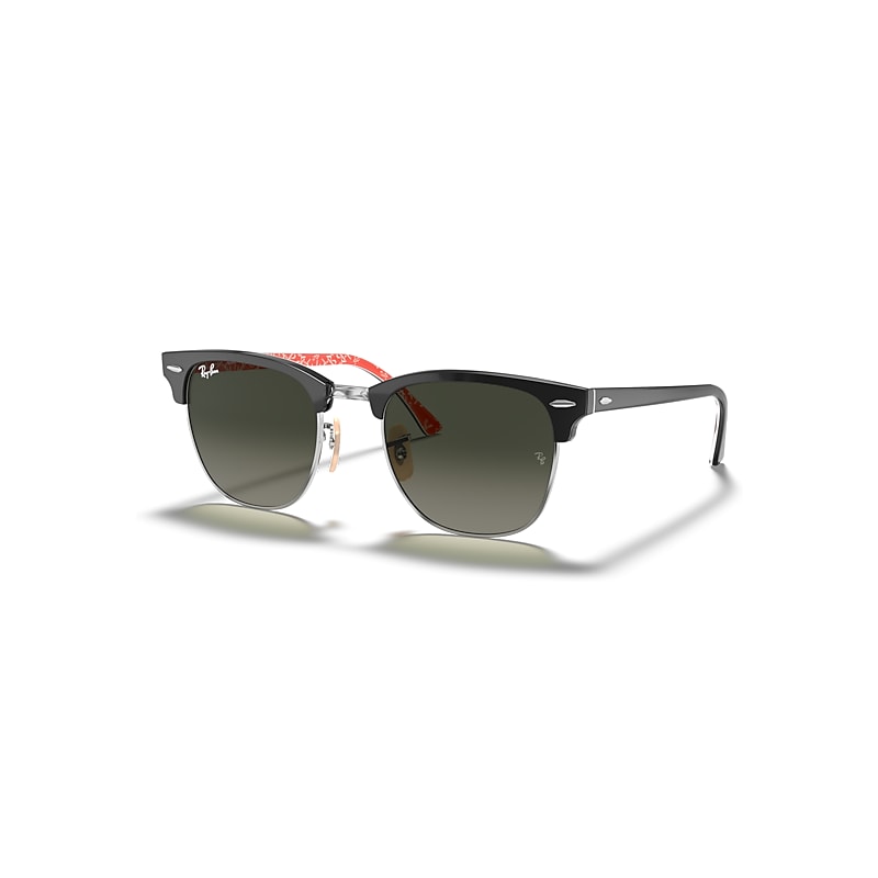 Óculos de Sol Ray-Ban linha Clubmaster.