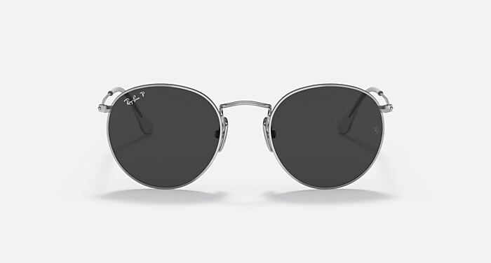 銀色搭偏光黑色的ROUND TITANIUM 太陽眼鏡- RB8247 | Ray-Ban® 雷朋