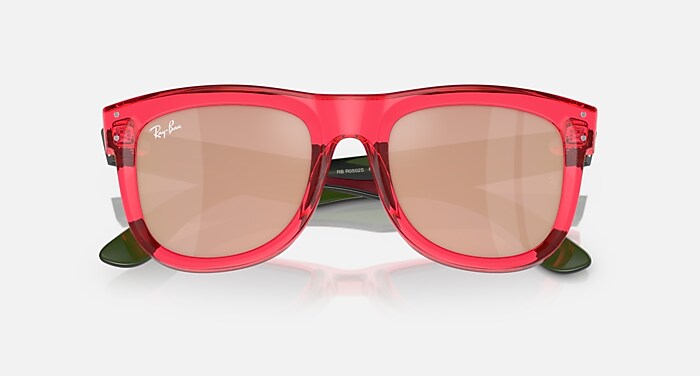 WAYFARER REVERSE Sunglasses in Transparent Red and Light Gold