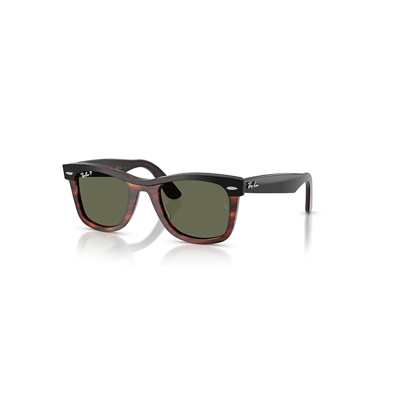 Óculos de Sol Ray-Ban estilo wayfarer.