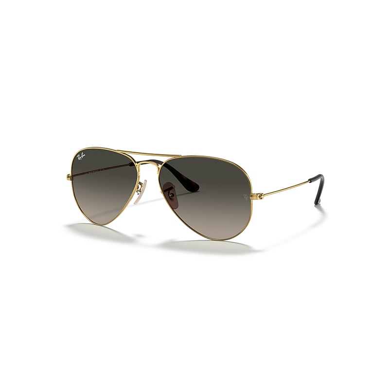Óculos de Sol Ray-Ban estilo aviator.