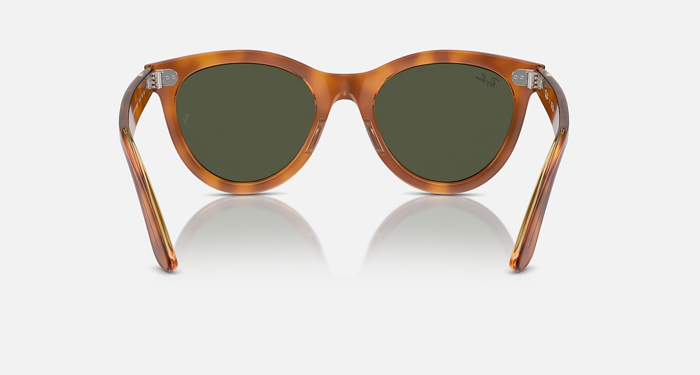 Check out the Wayfarer Way Women's Day Limited at ray-ban.com
