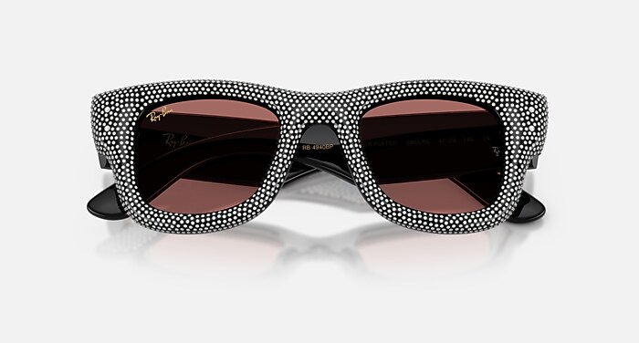 WAYFARER PUFFER CRYSTAL PAVÈ EDITION Sunglasses in Black and Dark