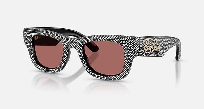 WAYFARER PUFFER CRYSTAL PAVÈ EDITION Sunglasses in Black and  display picture 3