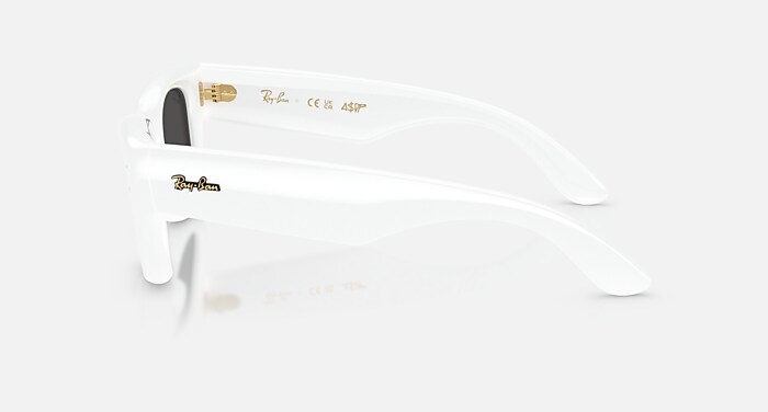 WAYFARER PUFFER Sunglasses in White and Ultra Black - RB4940
