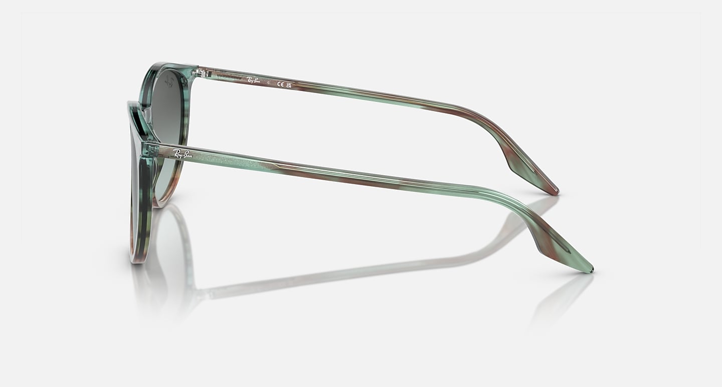 Check out the Rb2204 at ray-ban.com