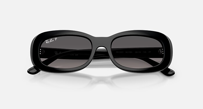 Ray-Ban ORB2221F ブラック サングラス RB2221 Sunglasses in Black and Gradient Grey Polarized - RB2221