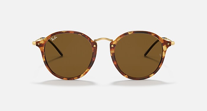 レイバン公式ストア】 Ray-Ban® ROUND FLECK サングラス | ブラウン 