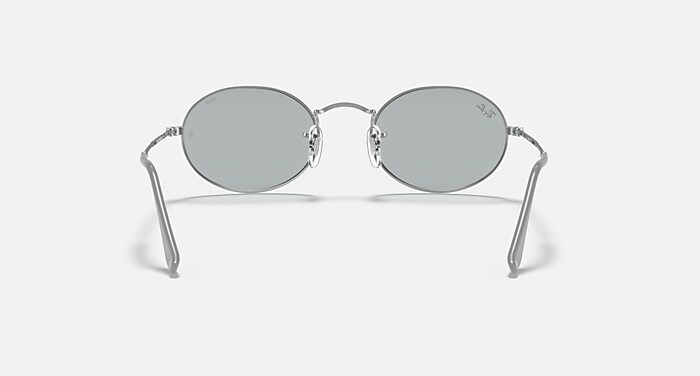 未使用品　Ray-Ban ROUND EVOLUTION OVAL OVAL SOLID EVOLVE Sunglasses in Silver and Evolve Photo Grey To