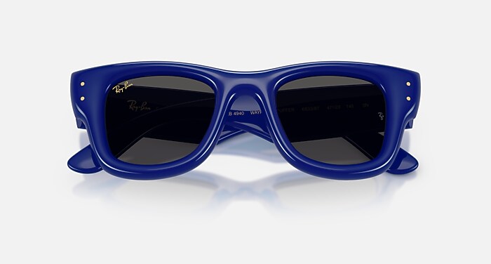 WAYFARER PUFFER サングラス ブルー と ウルトラブラック (50-23