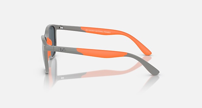 Ray-Banサングラス　希少カラー RB9077S KIDS BIO-BASED サングラス オレンジ上にグレー と ダーク