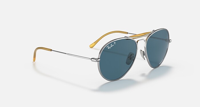 美品　Ray Banサングラス RB8063 TITANIUM Polarized Sunglasses in Silver and Polarized Blue