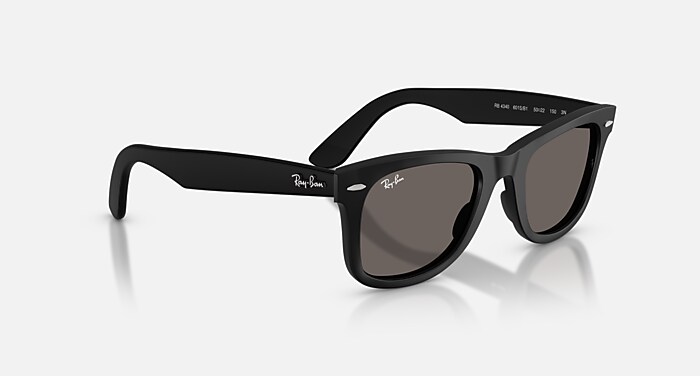 WAYFARER EASE サングラス マットブラック と ダークグレー (50-22