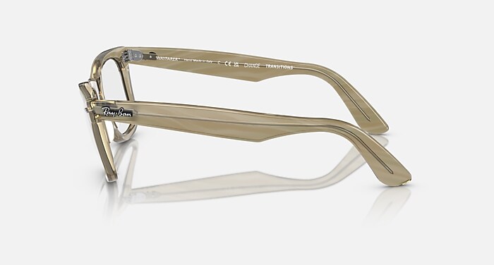 Ray-Ban レイバン 調光サングラス　クリアブルー Transitions® レイバン公式ストア】 Ray-Ban® ORIGINAL WAYFARER CHANGE TRANSITIONS