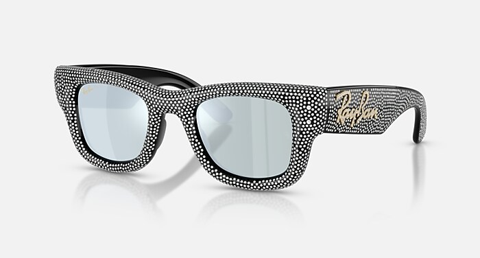 WAYFARER PUFFER CRYSTAL PAVÈ EDITION Sunglasses in Black and Green