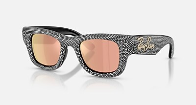 Ray-Ban（レイバン）サングラス　Wayfarer WAYFARER PUFFER CRYSTAL PAVÈ EDITION サングラス ブルー＆ストラス