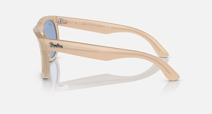 Óculos de Sol WAYFARER REVERSE em Bege-opala e mel e Azul-claro