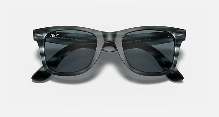 WAYFARER EASE Sunglasses in Striped Blue Havana and Blue Classic
