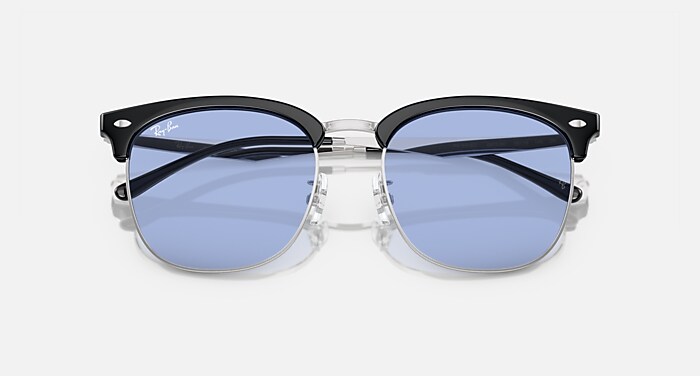 Ray-Ban スクエア型サングラス ブルーレンズ　RB4418D レイバン公式ストア】 Ray-Ban® RB4418D サングラス | シルバー上に