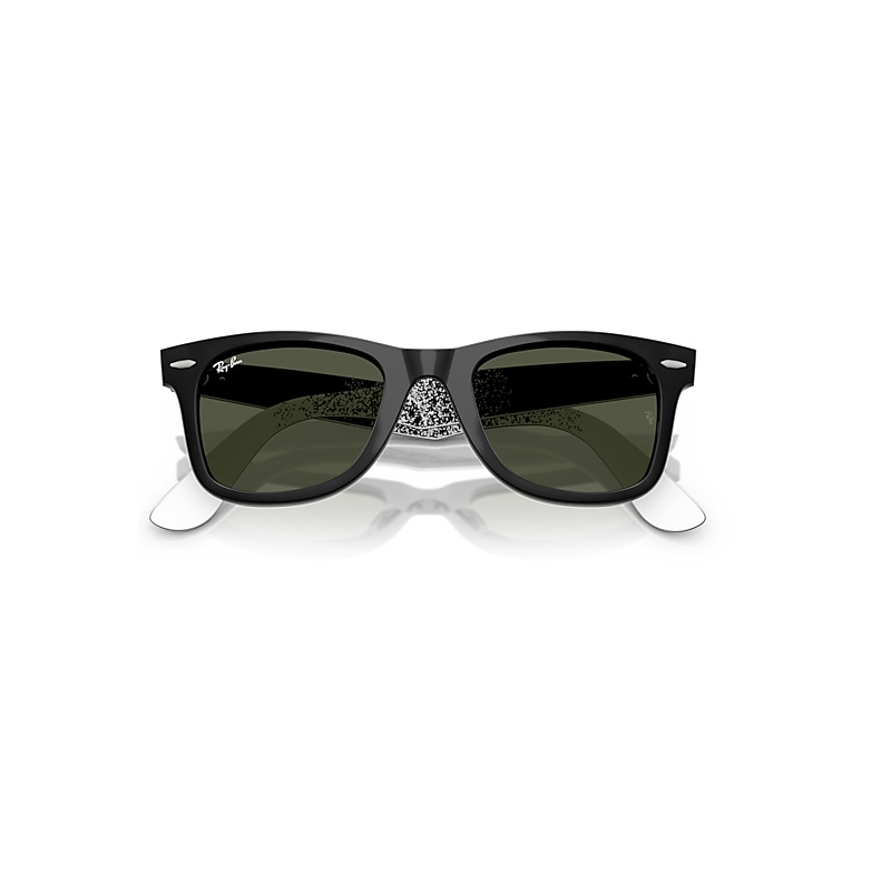Ray-Ban Original Wayfarer Disney Mickey & Minnie Mouse Pixelated Sunglasses Black With Internal White Pixel Frame Green Lenses 50-22