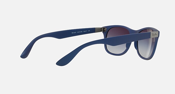 未使用　Ray-Ban(レイバン)サングラス　RB4207 NEW WAYFARER LITEFORCE Sunglasses in Blue and Grey Gradient (55-17