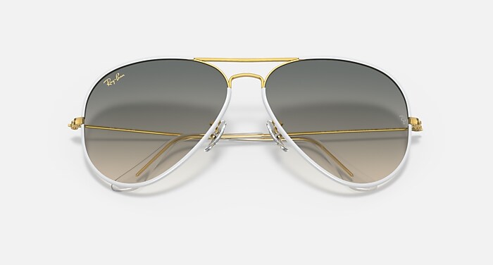 AVIATOR FULL COLOR LEGEND サングラス グレー と ライトグレー 諧調