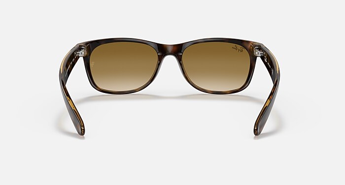 Ray-Ban サングラス RB2132f NEW WAYFARER CLASSIC Sunglasses in Light Havana and Light Brown