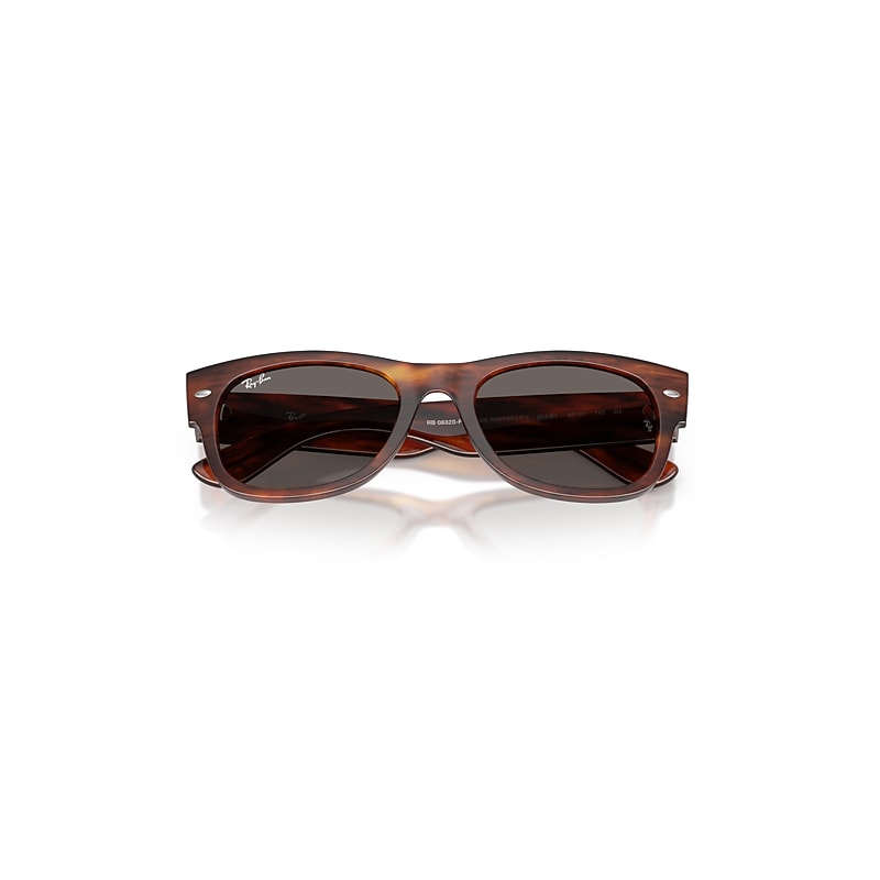 MEGA WAYFARER II Sunglasses in Striped Havana and Dark Grey