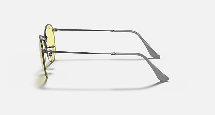 ROUND SOLID EVOLVE Sunglasses in Gunmetal and Yellow/Light Red