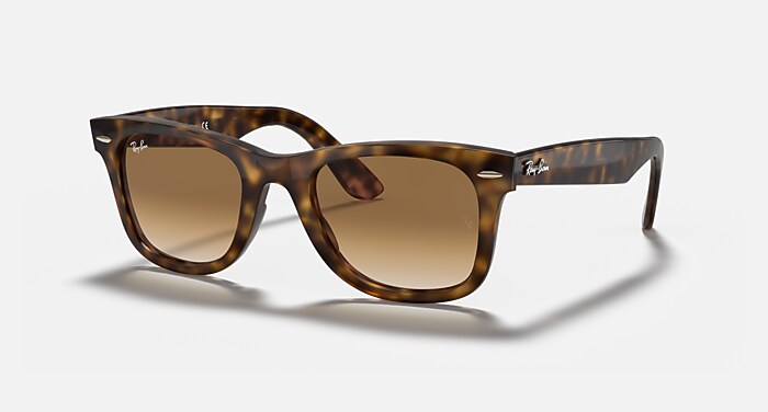 WAYFARER EASE Sunglasses in Light Havana and Light Brown Gradient