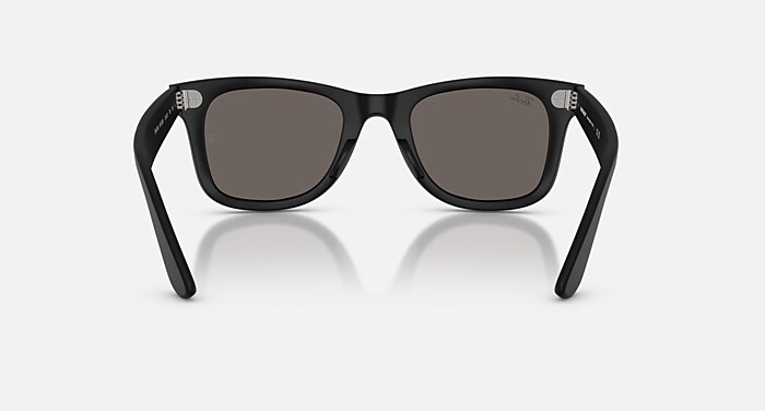 WAYFARER EASE サングラス マットブラック と ダークグレー (50-22